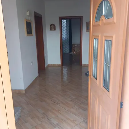 Vila Toscana Holiday home Baks-Rrjoll