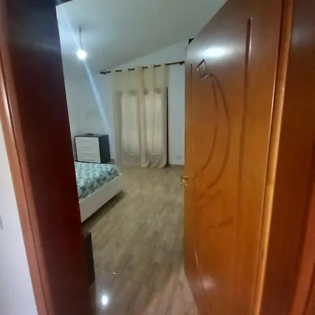 Vila Toscana Holiday home Baks-Rrjoll