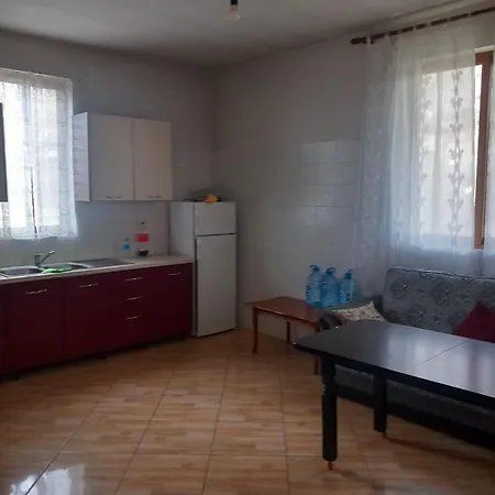 Vila Toscana Holiday home Baks-Rrjoll