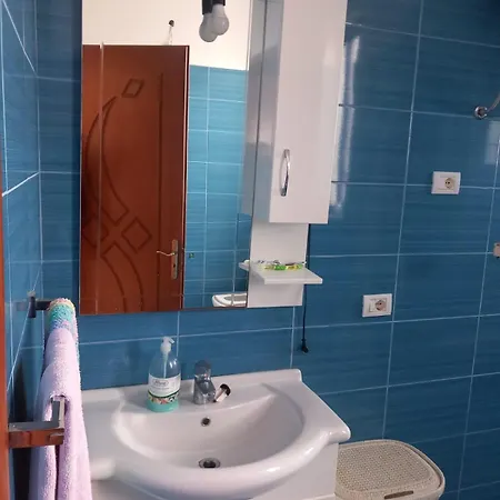 Vila Toscana Holiday home Baks-Rrjoll